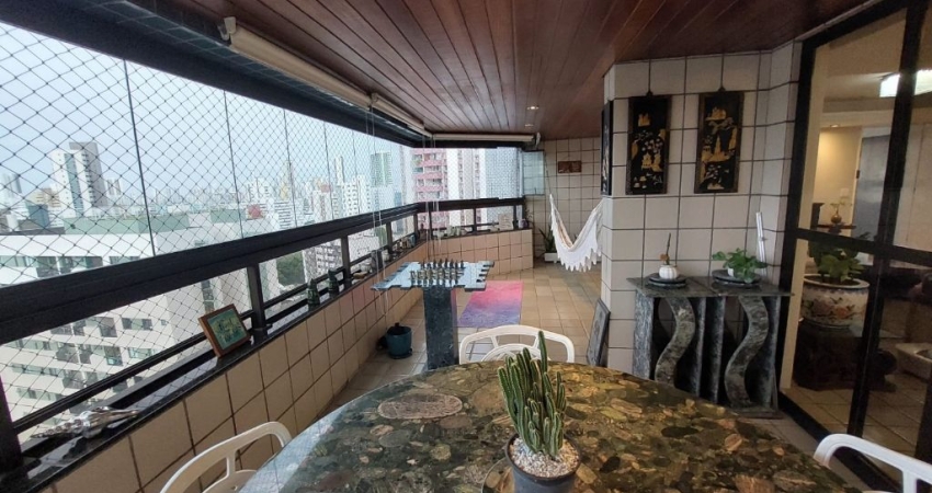 Edf. Casa Grande das Ubaias - Apartamento no Bairro de Casa Forte com 4 quartos sendo 2 suítes com 309m² por R$ 1.590.000,00.