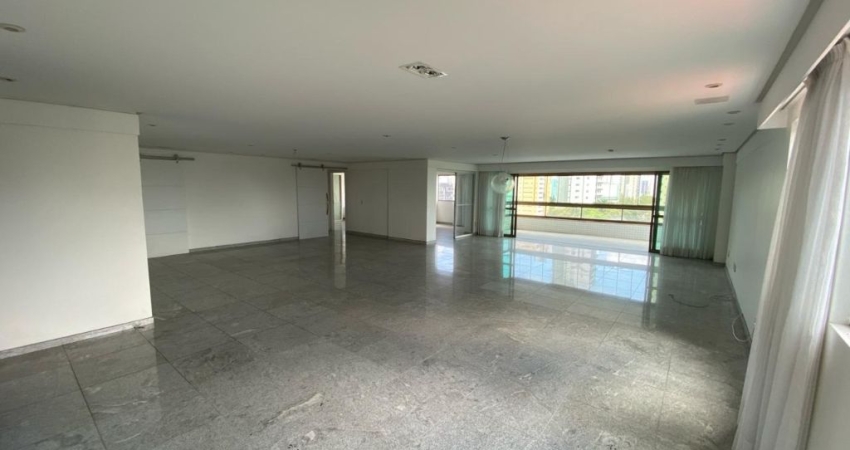 Edf. Edmundo Lacerda - Apartamento no Bairro de Casa Forte com 280m², 4 quartos sendo 4 suítes por R$ 2.500.000,00.