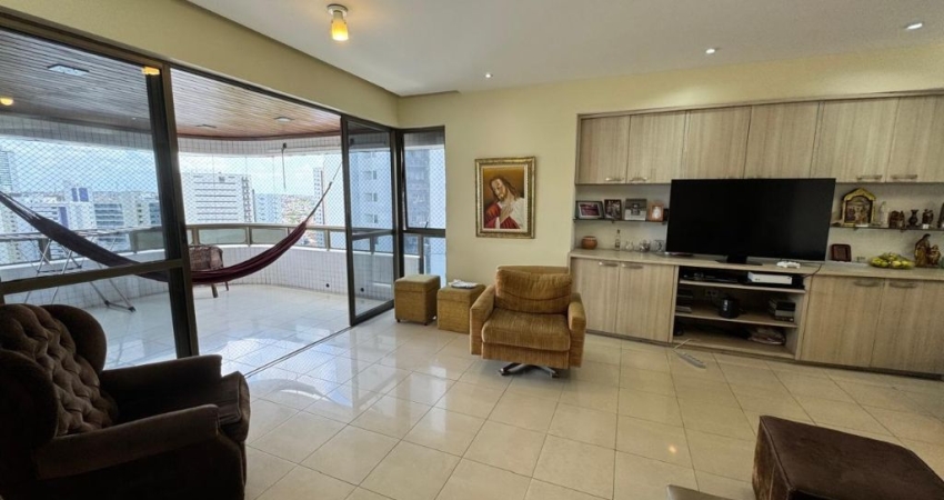 Edf. Assis Pedrosa - Apartamento no Bairro do Parnamirim com 4 quartos sendo 3 suítes  com 198m² 3 Vagas por R$ 1.540.000,00.