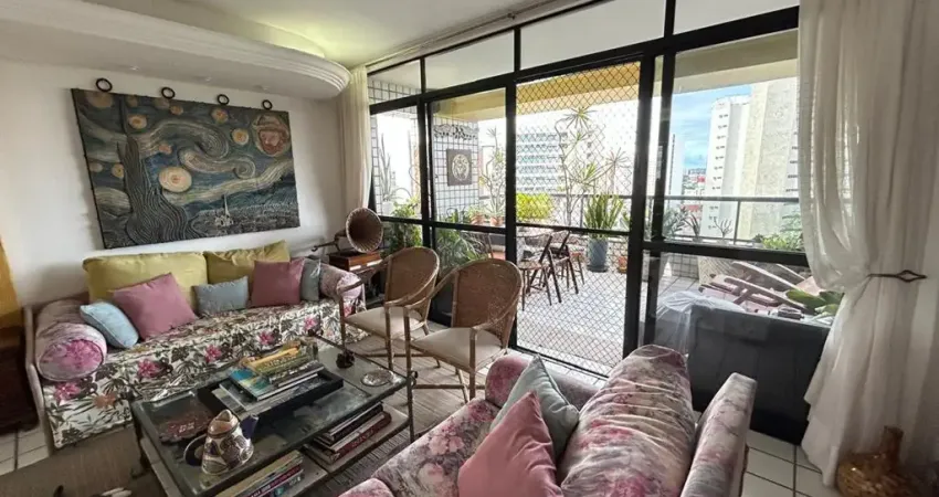 Apartamento no Bairro do Parnamirim com 4 quartos sendo 2 suítes com 230m² por R$ 1.300.000,00.