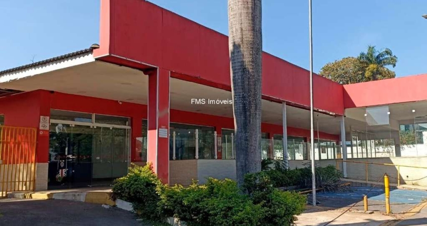 Imóvel comercial em Interlagos: 47 vagas de garagem e 562,18m² de área disponíveis para locação em SP.