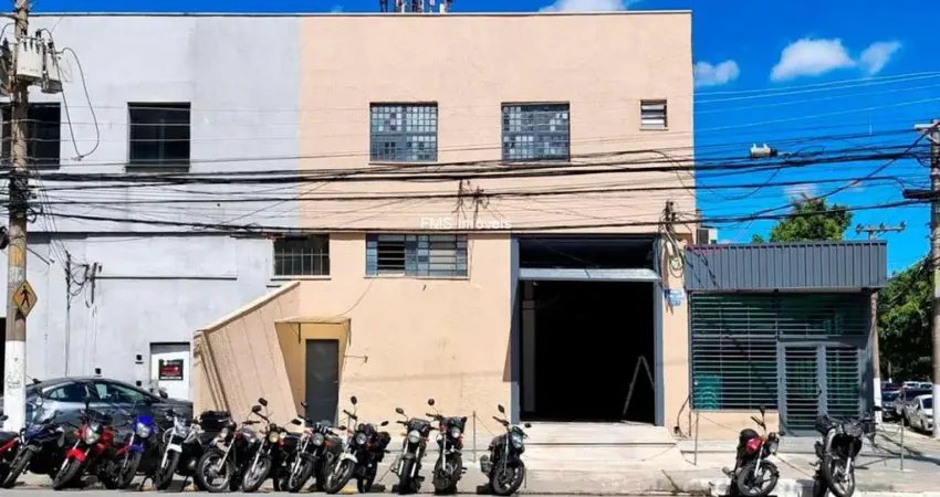 Galpão comercial de alto padrão para locação na Barra Funda, São Paulo-SP: 2 banheiros, 4 vagas e 279m² de área.
