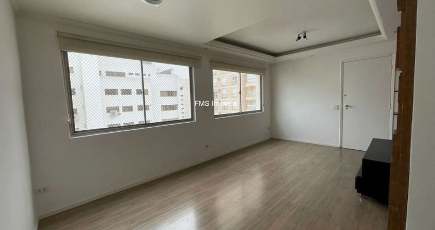Apartamento à venda em Moema, com 3 quartos sendo 1 suíte, 3 banheiros, 1 vaga.