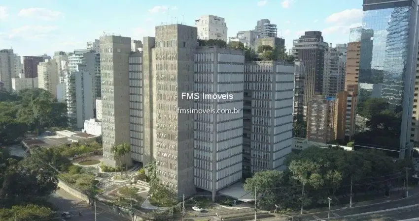 Conjunto comercial com 941m² na Av. Pres. Juscelino Kubitschek