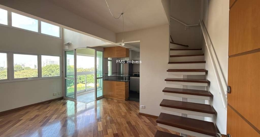 Apartamento Duplex para locação em Moema, com 2 quartos, 1 sala, 2 vagas.