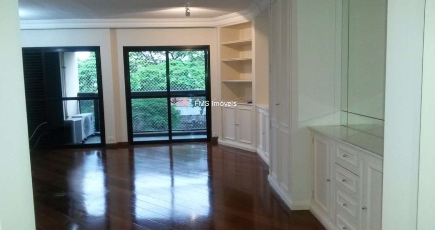 Apartamento à venda ou locação na Vila Nova Conceição, com 2 suítes, 2 vagas.