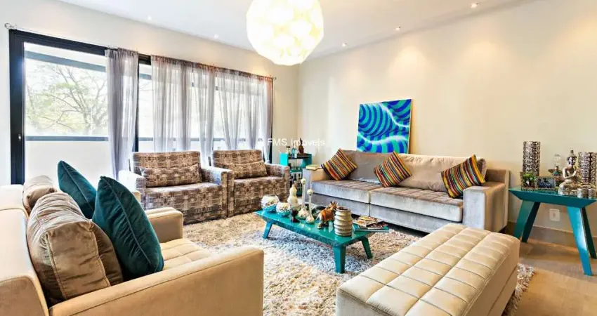 Apartamento para locação em Moema, com 2 suítes, 3 vagas de garagem.