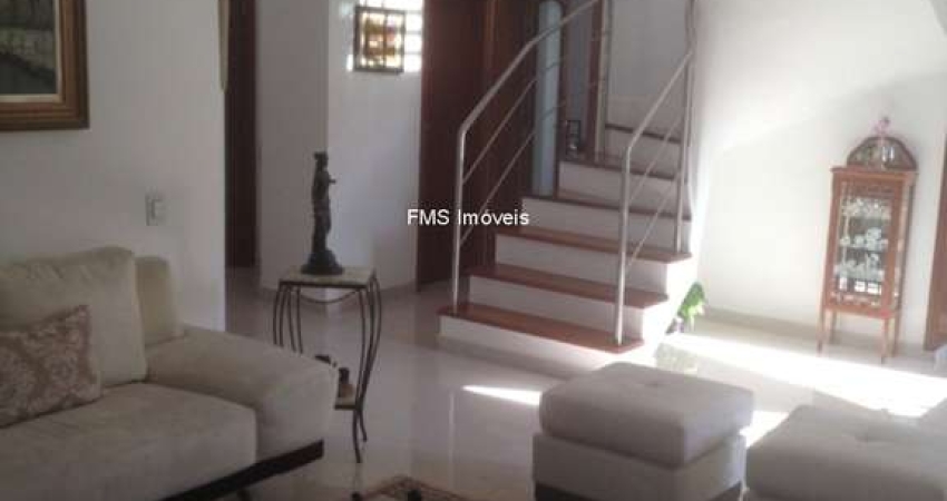 Luxuoso apartamento de 5 quartos com 5 suítes no Campo Belo, São Paulo-SP: 3 salas, 5 banheiros, 4 vagas e 447m² de área.