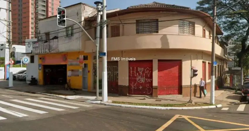 Imóvel à venda com 570m2 de terreno e área construída na Av. Santo Amaro.