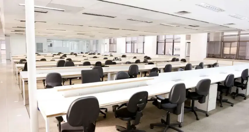 Andar comercial com 888m² na Av. das Nações Unidas.
