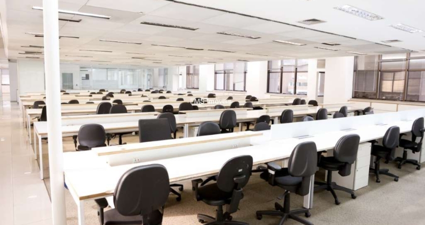 Andar comercial com 888m² na Av. das Nações Unidas.