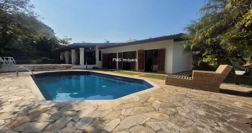 Casa Comercial de Luxo no Butantã, São Paulo-SP: 6 Quartos, 3 Salas, 7 Vagas de Garagem - 450,00m² de Área