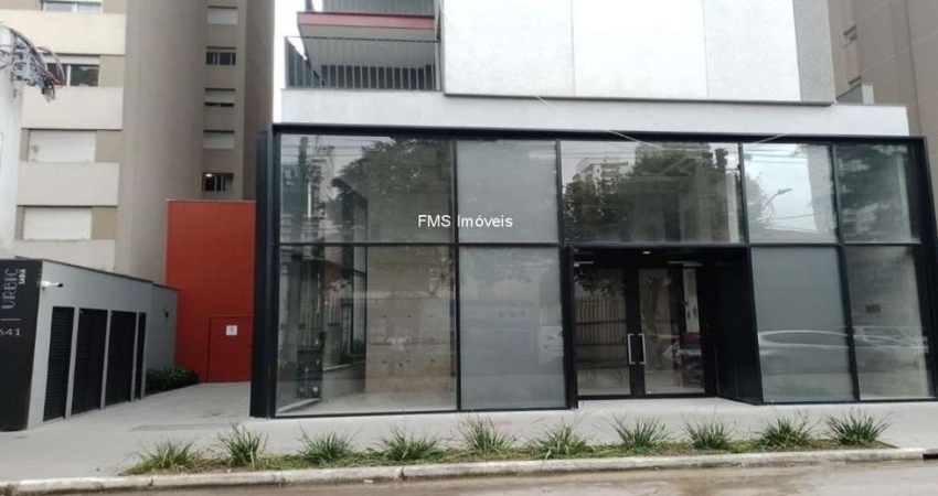 Loja comercial para locação em São Paulo-SP, Moema: com 1 banheiro e 240m² de área.