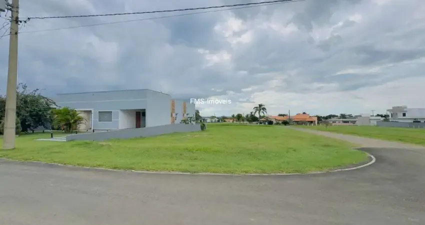 Lote com 432m² em condomínio fechado - Ninho Verde.