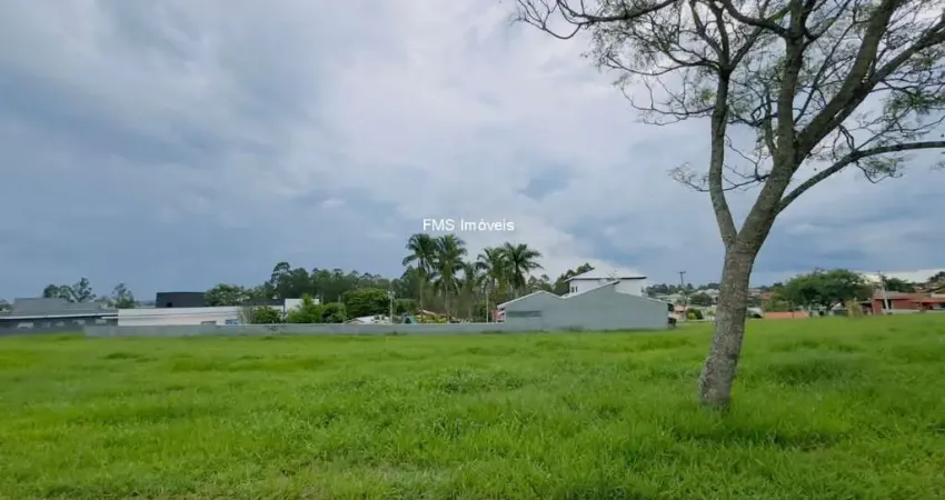 Lote com 450m² em condomínio fechado - Ninho Verde.