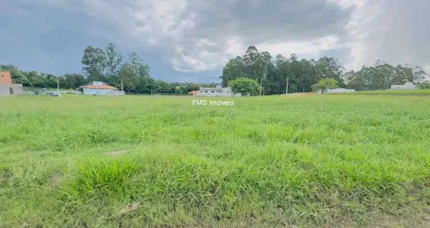 Lote com 420m² em condomínio fechado - Ninho Verde.