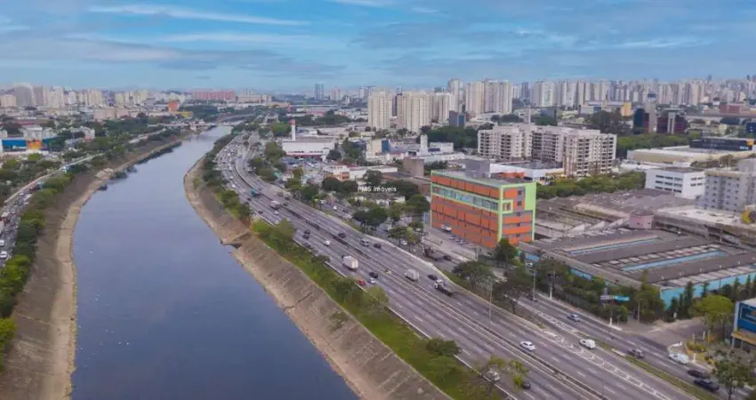 Galpão Comercial de 310m² para Locação na Lapa, São Paulo-SP: A Solução Perfeita para o seu Negócio!
