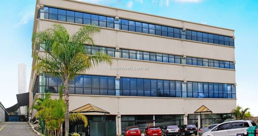 Galpão com 4187m² para locação em Alphaville Empresarial.