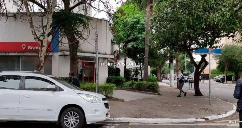 Aluguel de Loja Comercial em Indianópolis, São Paulo-SP: 300m², 3 banheiros, 8 vagas de garagem!