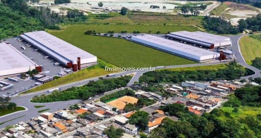 Aluguel de Galpão Comercial em Perus-SP na Vila Pirituba: 1.300,32 m², 2 Banheiros, 6 Vagas de Garagem. Venha conferir!