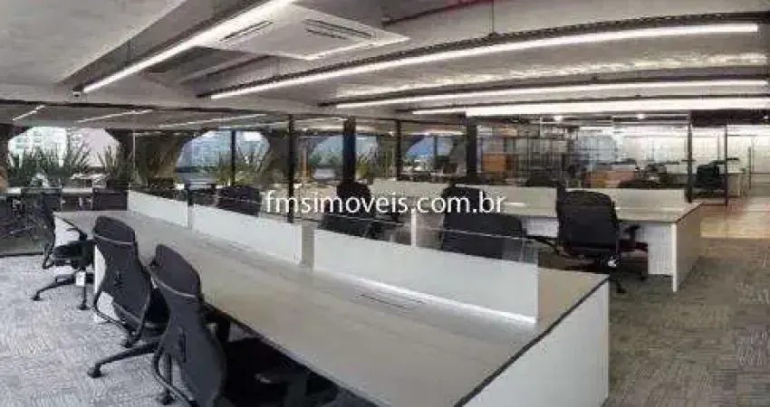 Conjunto comercial com 150m² para locação em Pinheiros.
