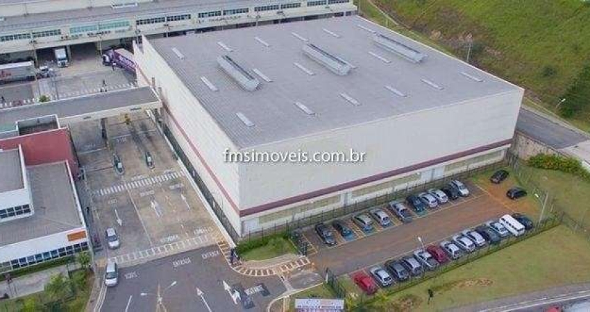 Galpão para Locação em Itapevi-SP, Bairro Itaqui - 1.422,56 m², 2 Banheiros e 6 Vagas de Garagem!