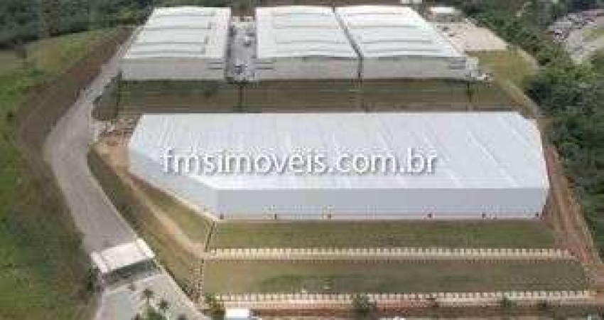 Galpão Comercial de Alto Padrão em Santana de Parnaíba - Vila Poupança: 2 banheiros, 5 vagas, 2.296m² de área.