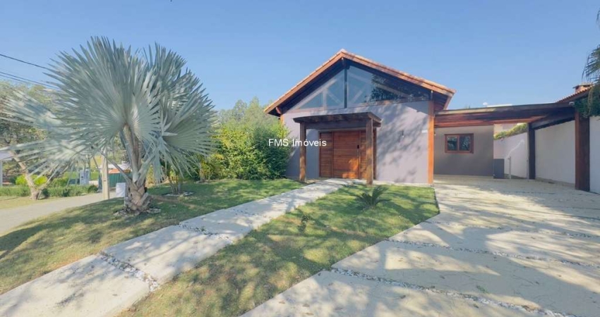 Casa de condomínio de luxo à venda no Ninho Verde I. Com 3 quartos, 3 suítes, 1 sala, 4 banheiros, 3 vagas, 210m²