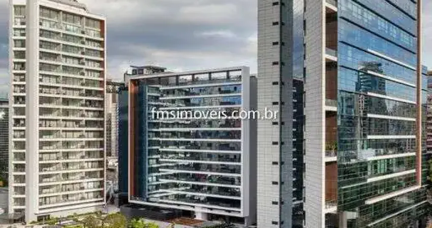 Sala Comercial de Alto Padrão na Vila Olímpia: 2 Salas, 8 Banheiros, 4 Vagas - 240m² - São Paulo-SP