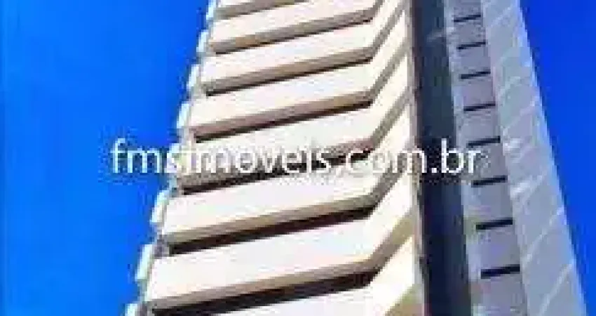 Sala comercial de alto padrão para locação na Liberdade, São Paulo-SP: 1 sala, 4 banheiros, 10 vagas de garagem!