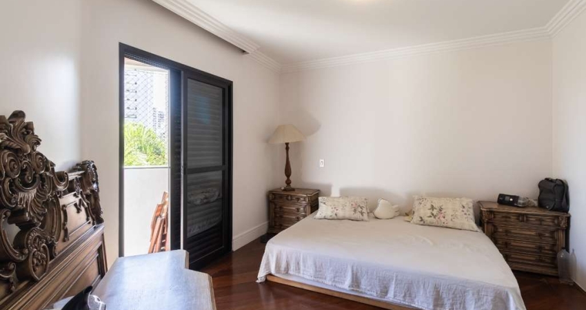 Apartamento tipo para venda com 4 quartos, sendo 2 suítes, 240m²