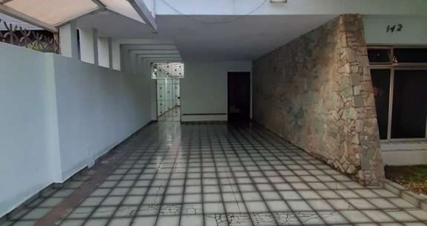 Sobrado para venda em Campo Belo com 8 quartos, sendo 4 suítes, 276m²