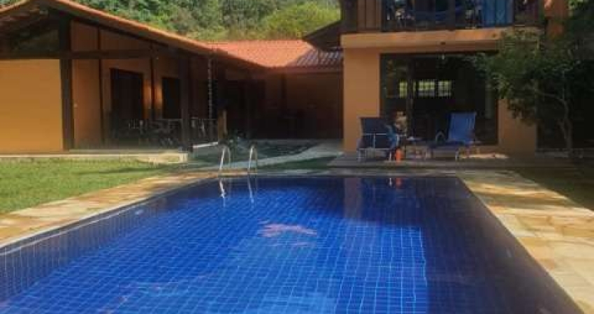 Casa no condomínio JERIVA para venda com 4 quartos, sendo 4 suítes, 200m²