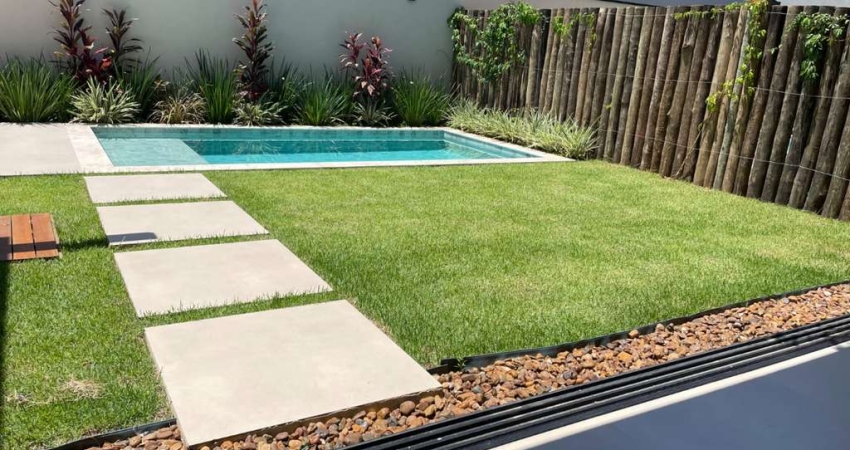 Casa no condomínio JOAO LUIZ FAUSTINO para venda com 4 quartos, sendo 4 suítes, 300m²