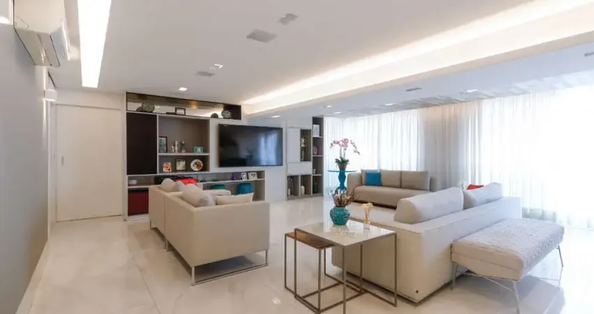 Apartamento tipo para venda com 4 quartos, sendo 2 suítes, 241m²