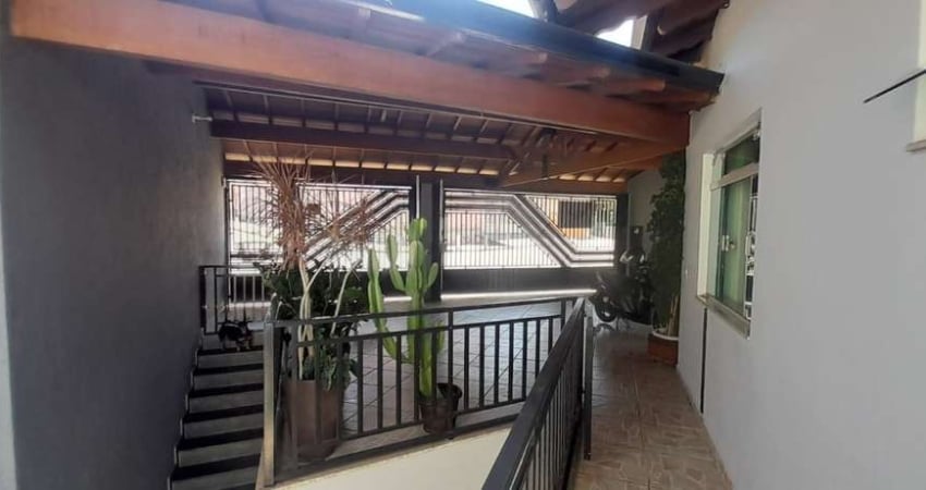 Casa de vila para venda com 4 quartos, sendo 1 suíte, 297m²