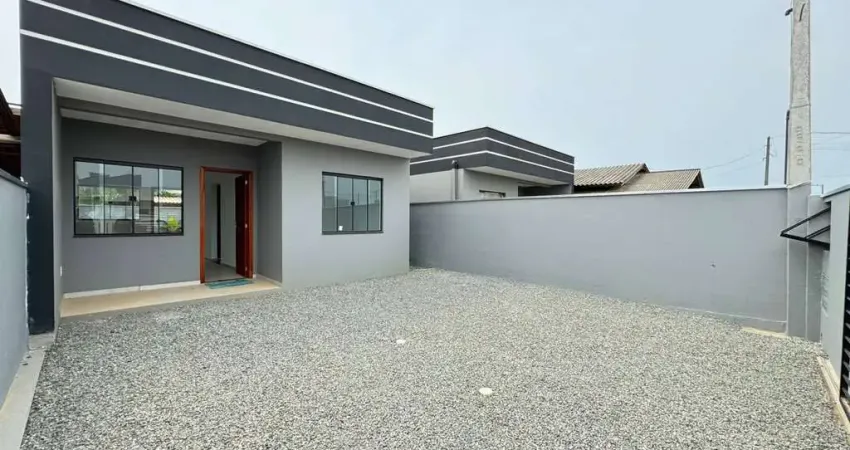 Casa 6 min da praia com espaço nos fundos pra piscina