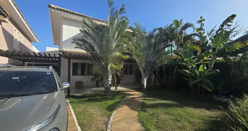 Casa 4 suítes com amplo terreno em cond. fechado!! agende sua visita!