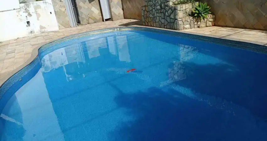 Casarão de luxo e potencial comercial 4 quartos enormes, piscina e infraestrut.