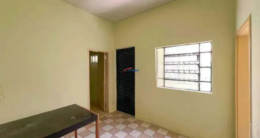 Barracão 1 quarto, sala, banho, ótima localização. p/locação