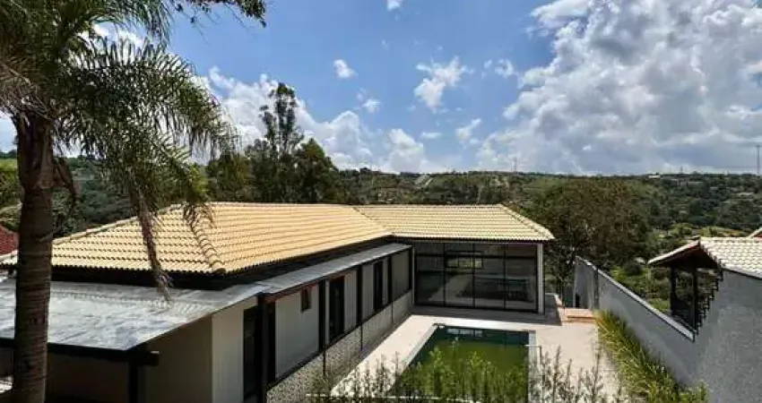 Belíssima casa à venda em excelente localização em Atibaia/SP