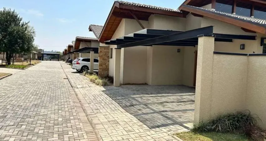 Casa térrea com 03 dormitórios em Condomínio fechado para locação em Atibaia/SP