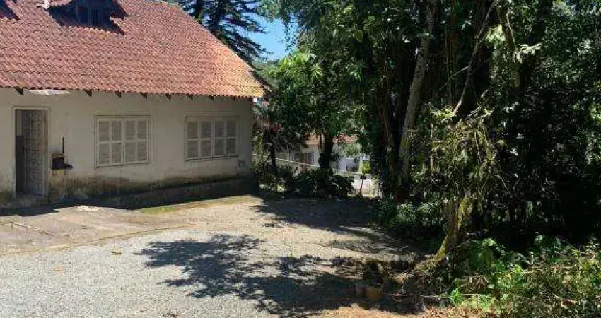 Terreno à venda na Rua Marcos Grossembacher, 256, Glória, Joinville