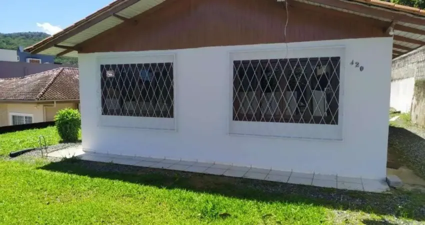 Casa com 3 quartos para alugar na Rua Pio XII, 420, Bom Retiro, Joinville