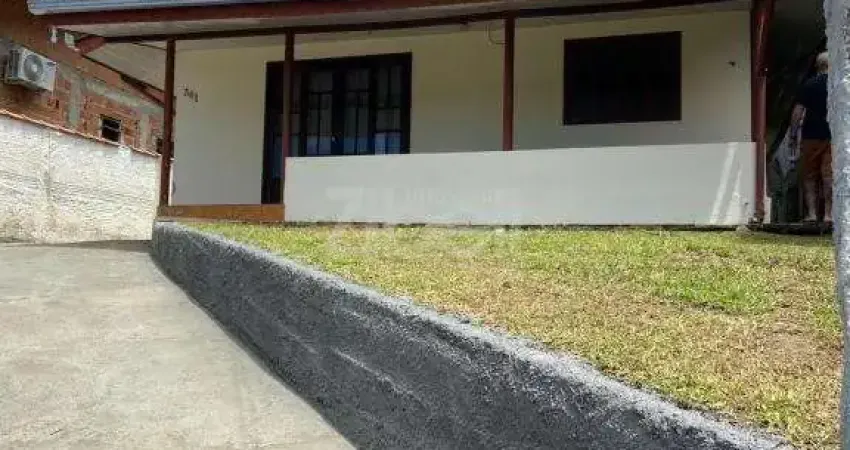 Casa com 3 quartos para alugar na Rua Elisa Sophia Kohler Salfer, 361, João Costa, Joinville