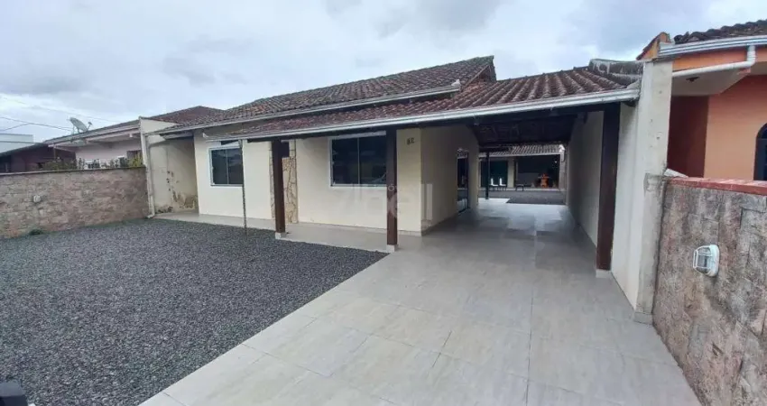 Casa com 4 quartos para alugar na Rua Dezessete de Abril, 82, Aventureiro, Joinville