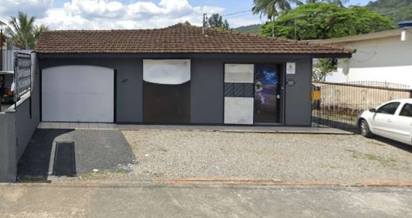 CASA no BOM RETIRO com 3 quartos para LOCAÇÃO, 175 m²
