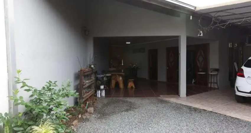 CASA PLANA no SAGUAÇÚ com 3 quartos para VENDA, 130 m²