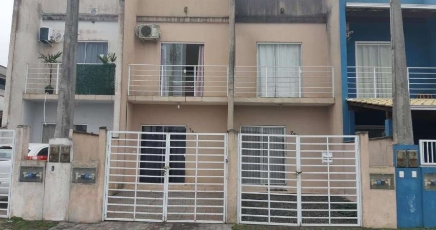 SOBRADO GEMINADO no ESPINHEIROS com 2 quartos para LOCAÇÃO, 58 m²