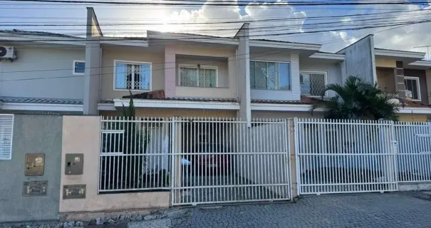Sobrado geminado no floresta com 3 quartos para venda, 128 m²